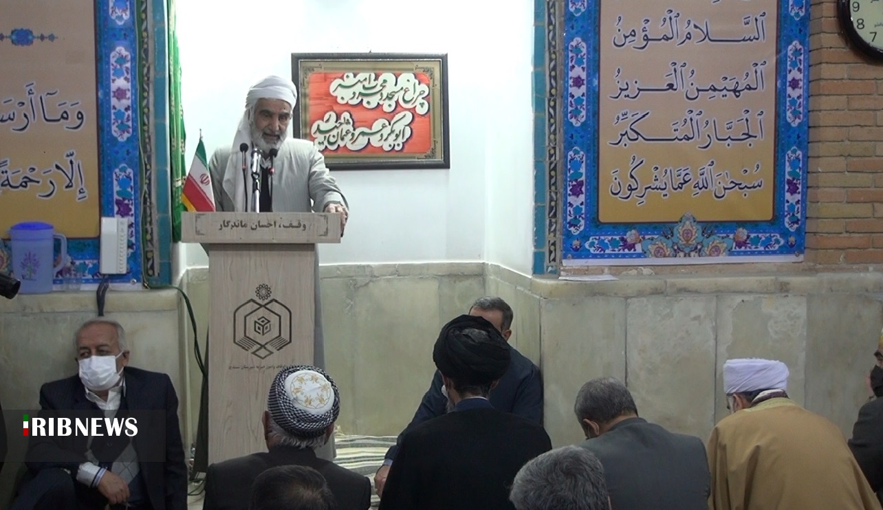 وظیفه مسئولان خدمت رسانی به مردم است