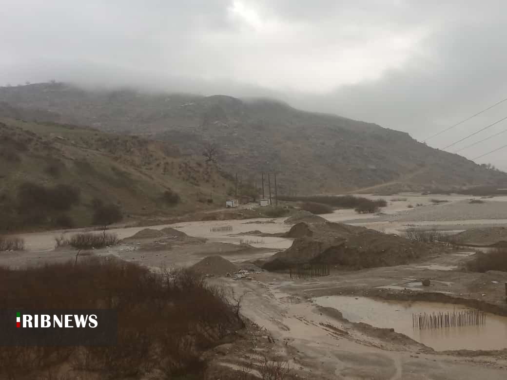 طغیان رودخانه دره شیرون/مسدود شدن مسیر ۱۰ روستای اندیکا