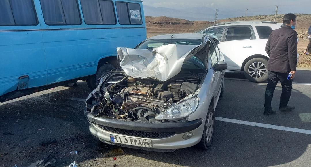 امداد رسانی به مصدومان حادثه رانندگی در منجیل