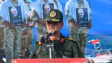 دریادار تنگسیری: باید در مسیر امام (ره) و شهدا گام برداریم