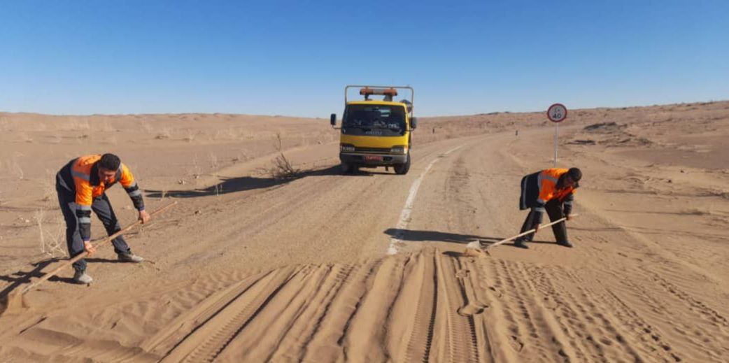 پاکسازی محور خور به مصر از ماسه بادی