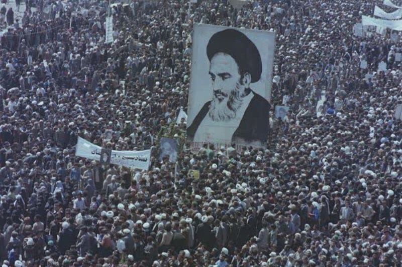 اطلس تاریخ شفاهی انقلاب در شیراز رونمایی شد