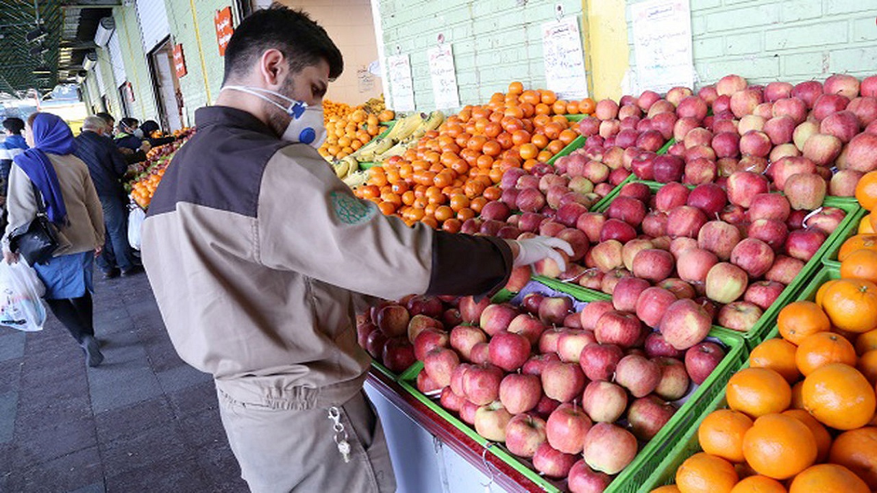 شناسایی غرفه‌های متخلف در میدان میوه الغدیر اهواز