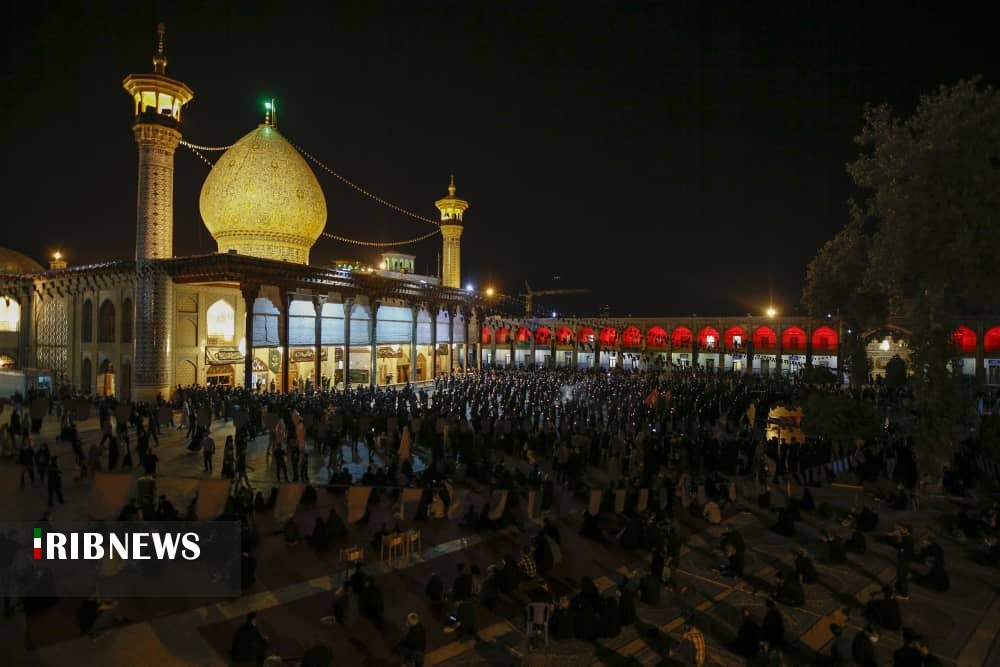 لاله گردانی خدام در حرم مطهر شاهچراغ(ع)