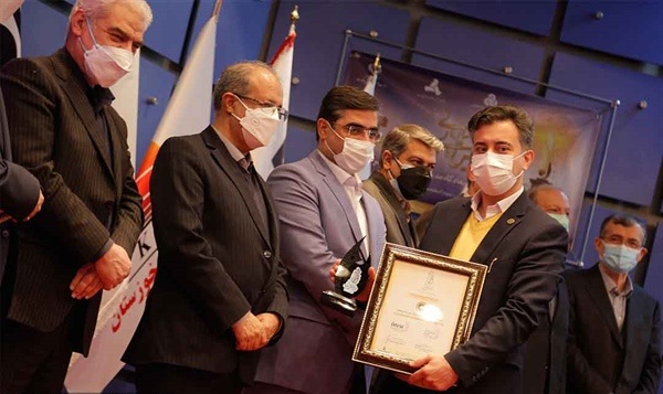 گواهی تعهد به تعالی به سپاهان رسید