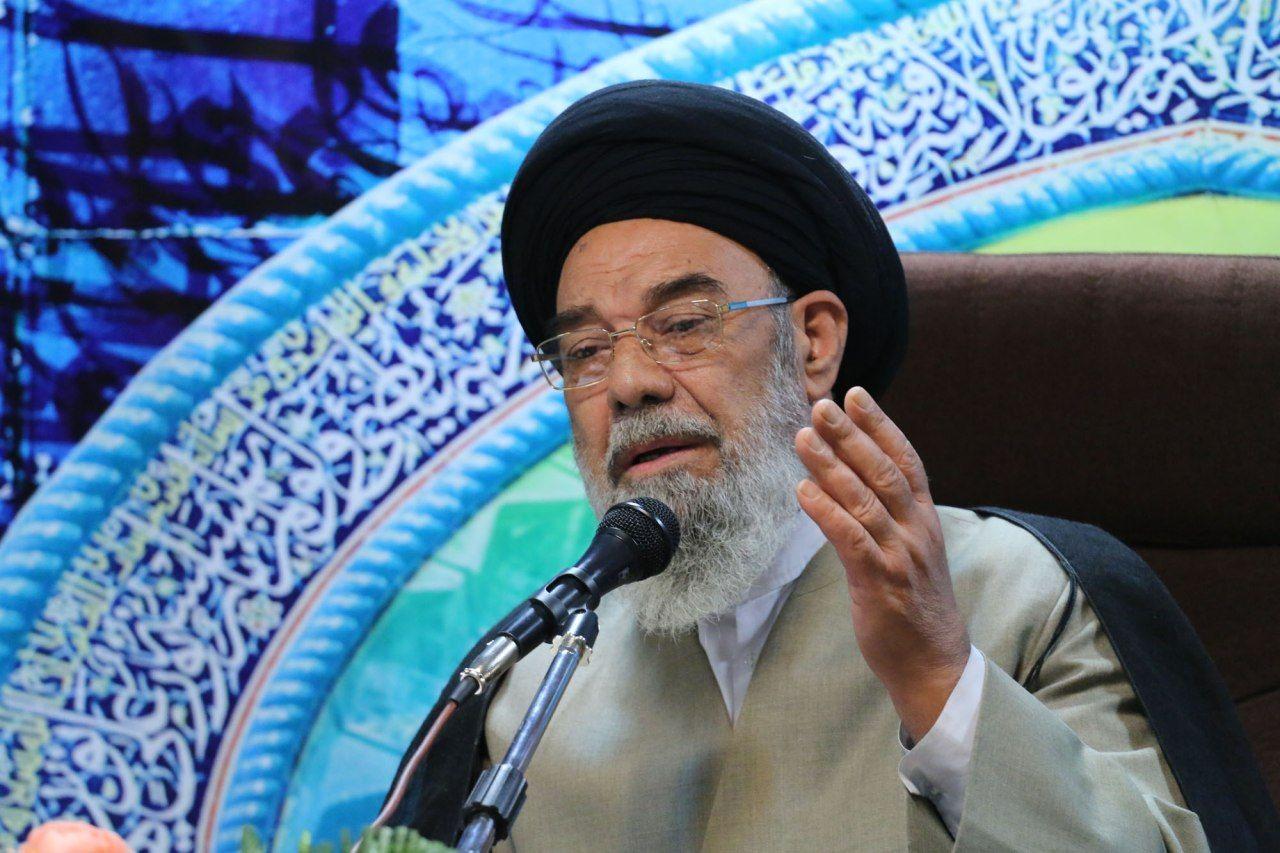 نماز جمعه اصفهان به امامت آیت الله طباطبایی