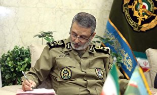 تشکر فرمانده کل ارتش از تشییع باشکوه خلبانان شهید