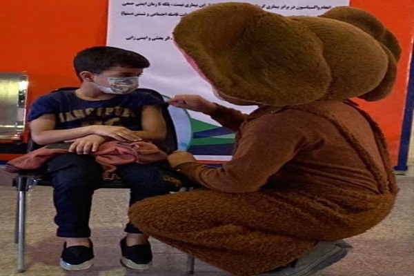 تزریق واکسن کرونا به کودکان به دست عروسکها