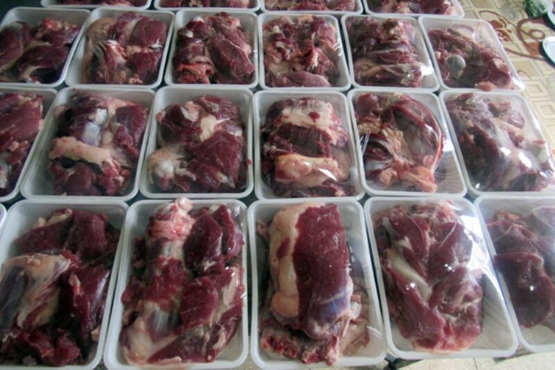 توزیع گوشت قربانی بین نیازمندان فارسانی