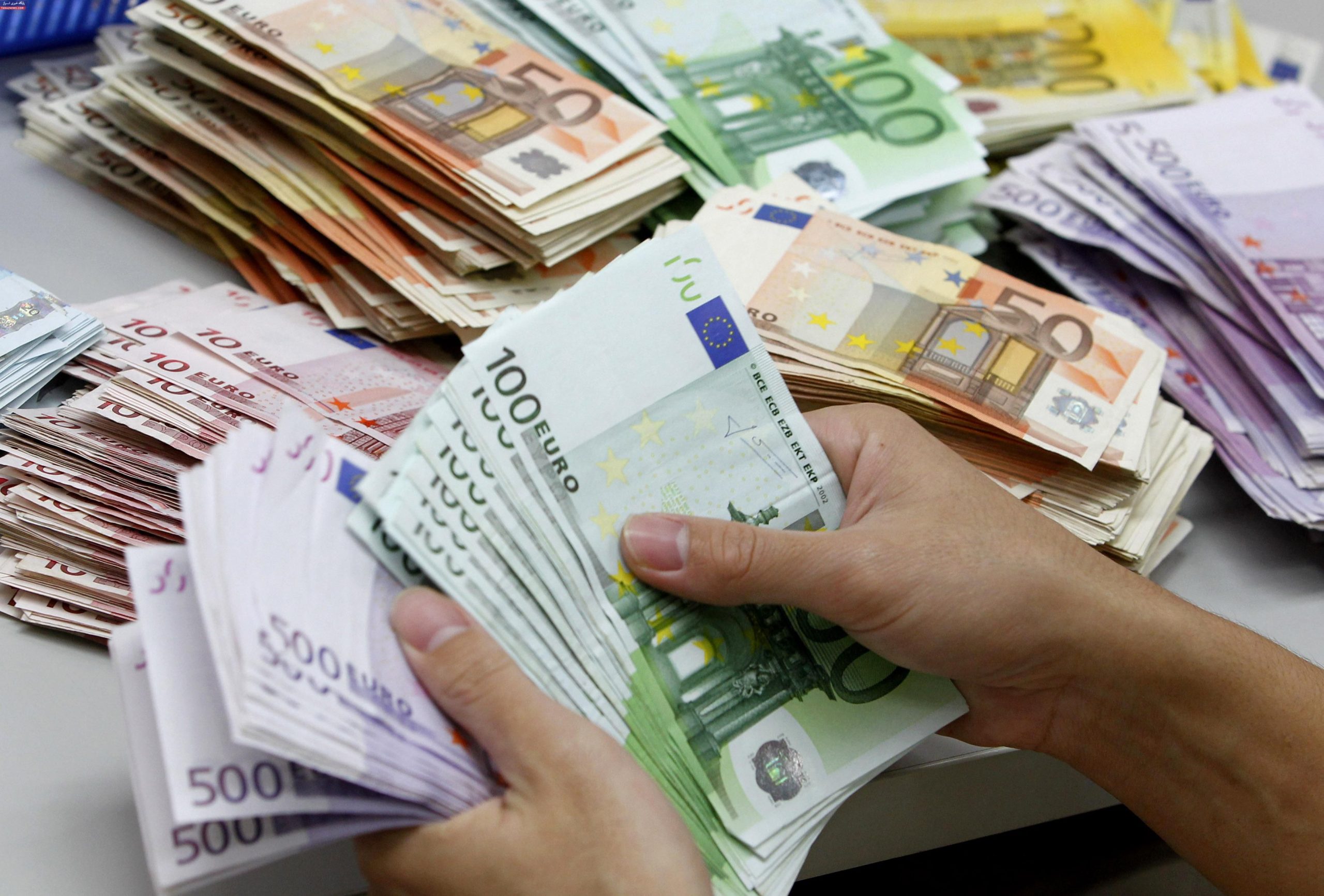 افزایش نرخ رسمی یورو و ۲۰ ارز دیگر در ۲ بهمن ۱۴۰۰