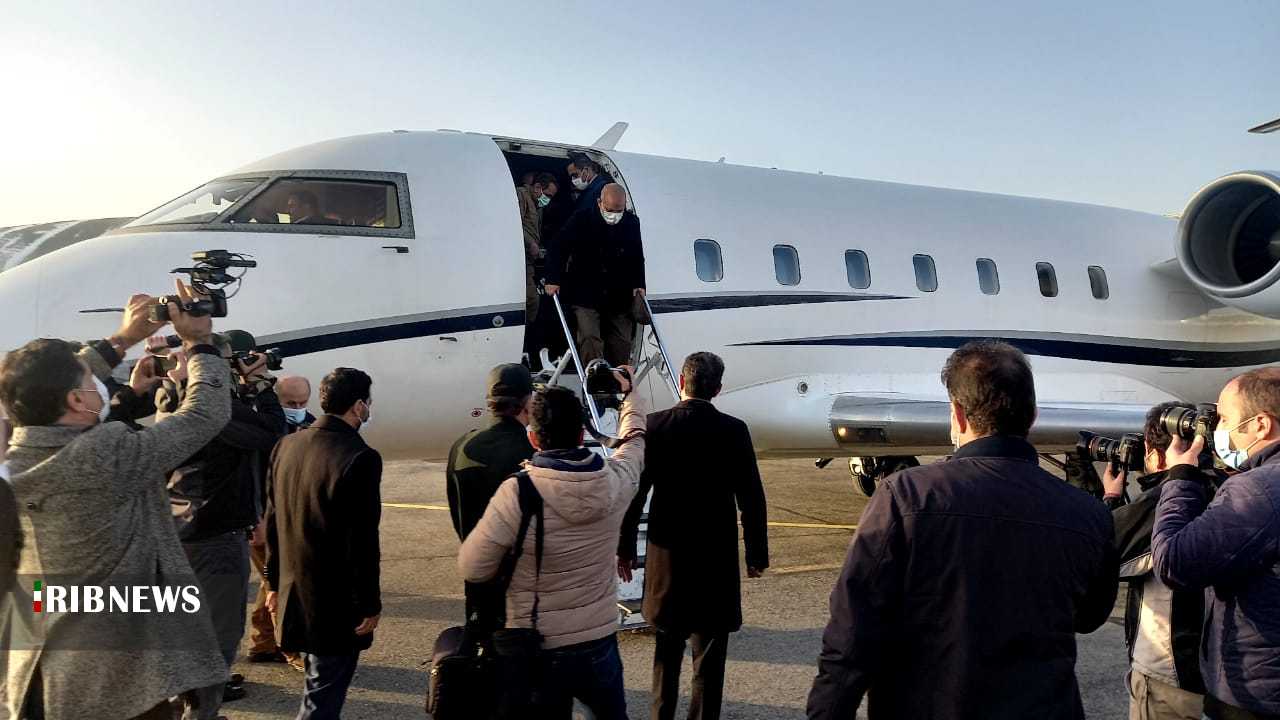 وزیر کشور وارد فرودگاه سنندج شد