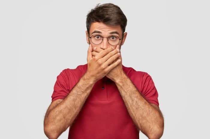 چرا صبحها دهان بوی بد میدهد؟
