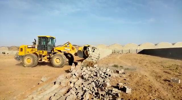 تخریب حصارکشی غیرقانونی در زمین‌های کشاورزی کرمان