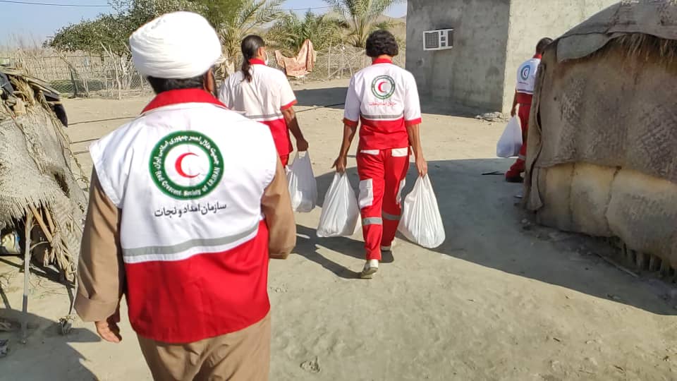 توزیع ۲۲۰ بسته معیشتی در بخش لیردف جاسک