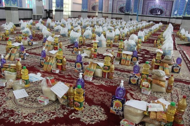 اهدای بسته های غذایی کمک معیشتی در شهر خرو