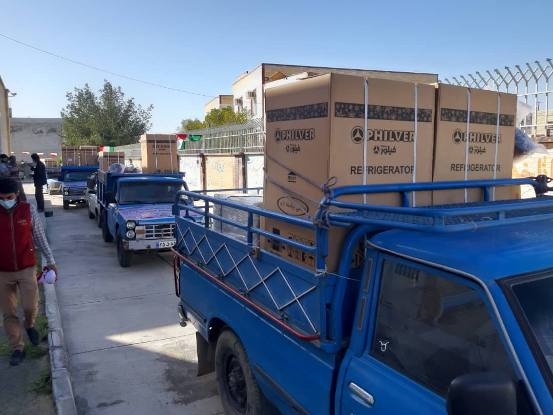 کمک به مددجویان آسیب دیده از سیل در رودان