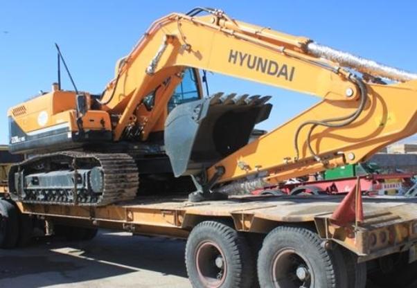 توقیف بیل‌های مکانیکی قاچاق در بوانات