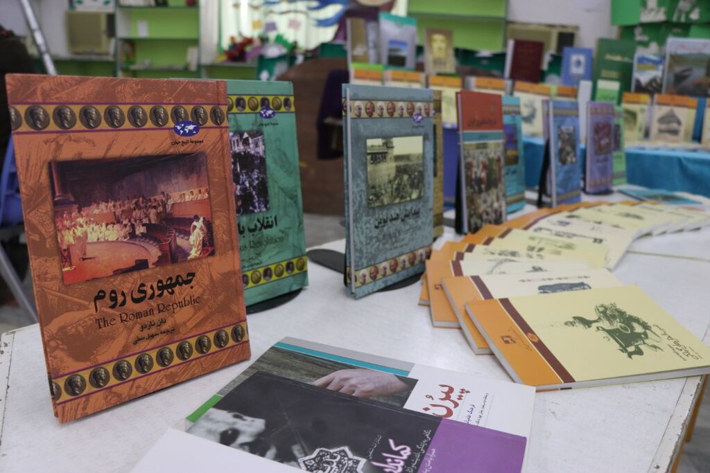اهدای ۲۵۲ جلد کتاب به کانون پرورش فکری رامسر