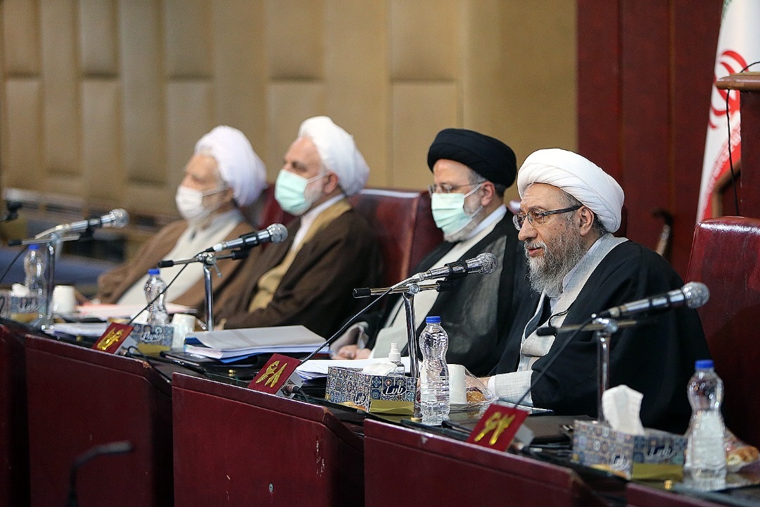 دولت در آستانه عید بیش از پیش برای تسهیل معیشت مردم تلاش کند