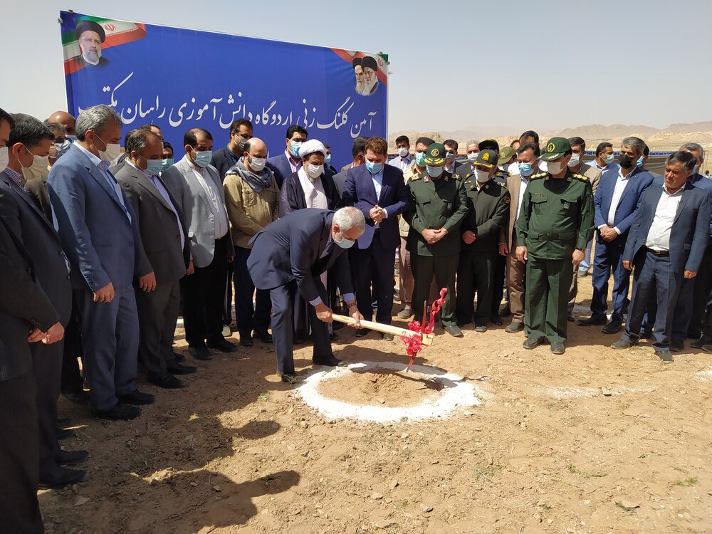 امضاء تفاهم نامه و آغاز ساخت اردوگاه دانش اموزی راهیان مکتب شهید سلیمانی در کرمان