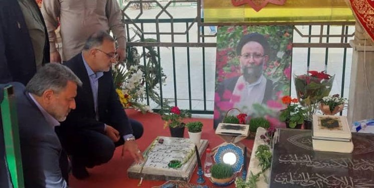 حضور شهردار تهران بر سر مزار حجتالاسلام شفیعی در اهواز