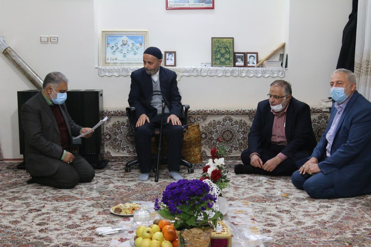 دیدار استاندار با خانواده شهیدان کریمی