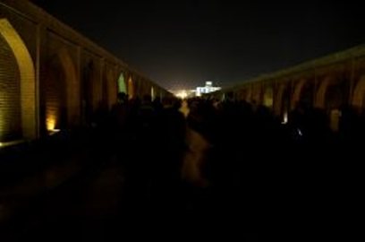 خاموشی سی و سه پل در ساعت زمین
