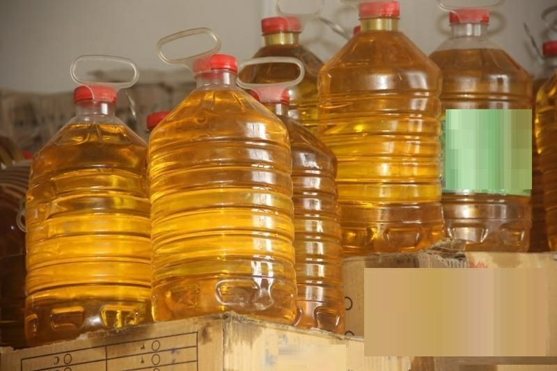 توقیف محموله 10 تنی روغن خوراکی قاچاق در ایرانشهر