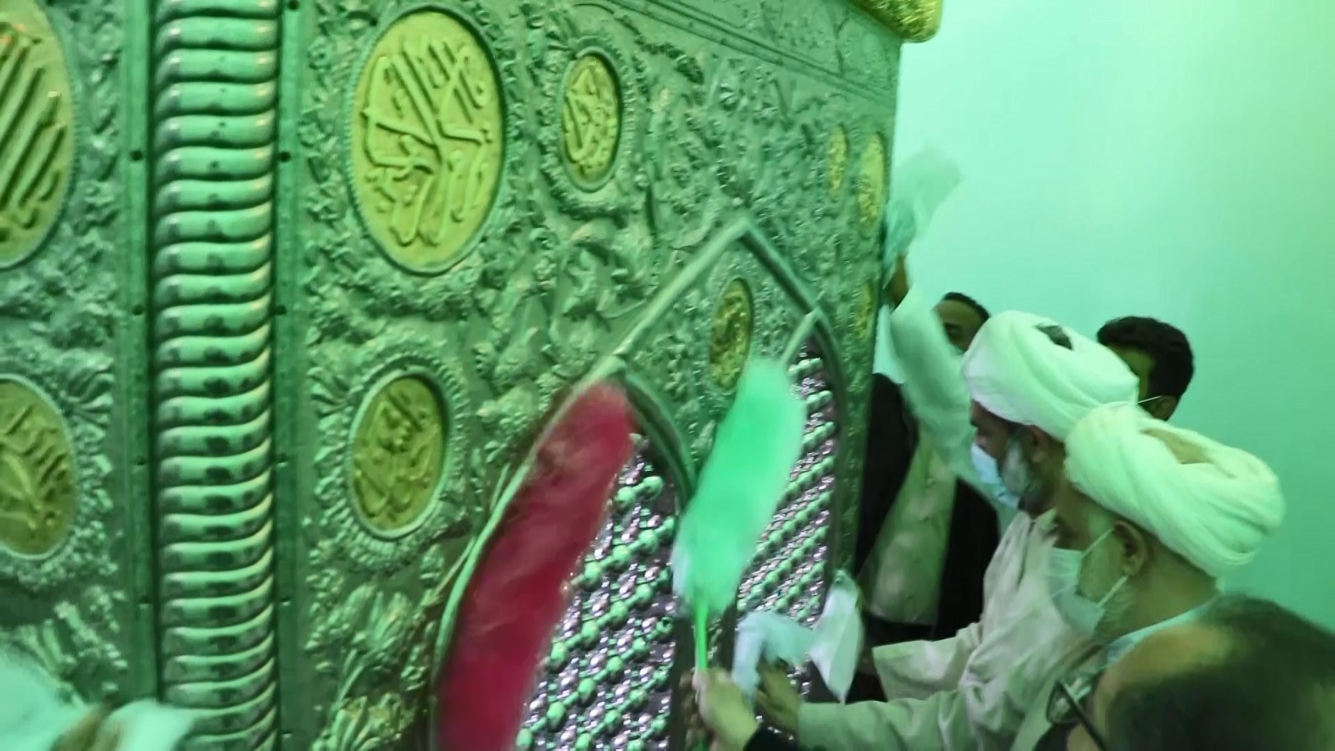 استقبال از ماه مبارک رمضان با غبارروبی مساجد