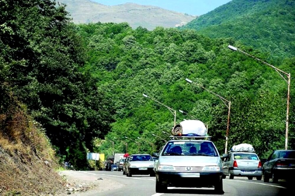 یک روز مانده به پایان تعطیلات نوروزی ؛ ترافیک پر حجم و روان در جاده‌های گیلان