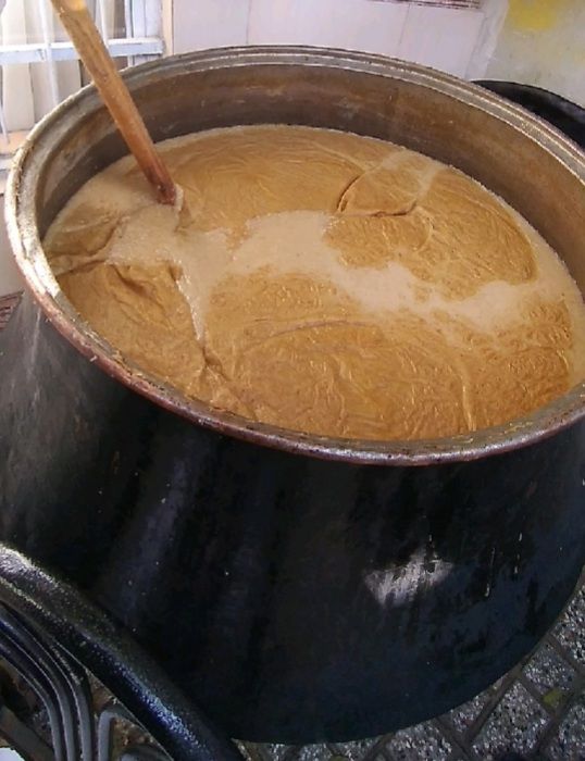 طبخ حلیم نذری برای طلب باران در شهر نسر تربت حیدریه