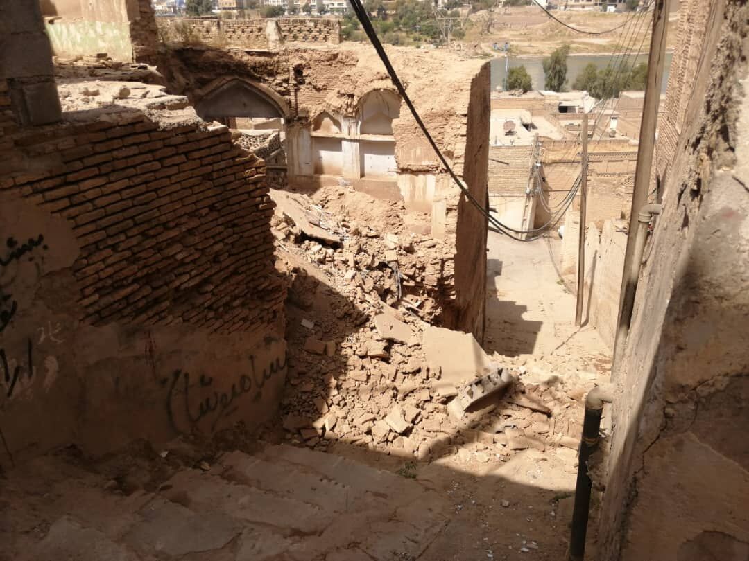 مسدود شدن گذر و اثر تاریخی پله بچیلون دزفول