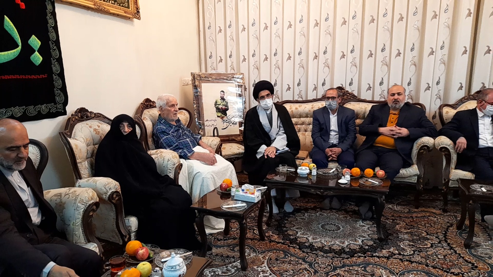 دیدار امام جمعه کاشان با خانواده شهید سید مصطفی حسن زاده