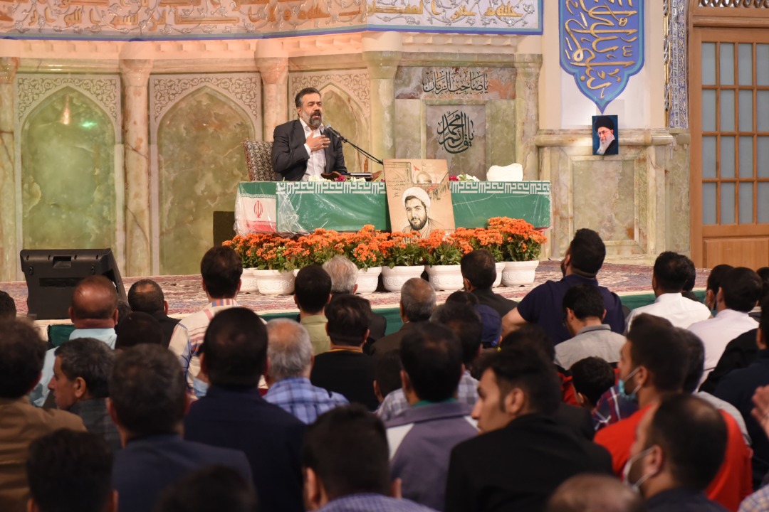 وداع زائران با پیکر دومین شهید حادثه تروریستی حرم مطهر رضوی