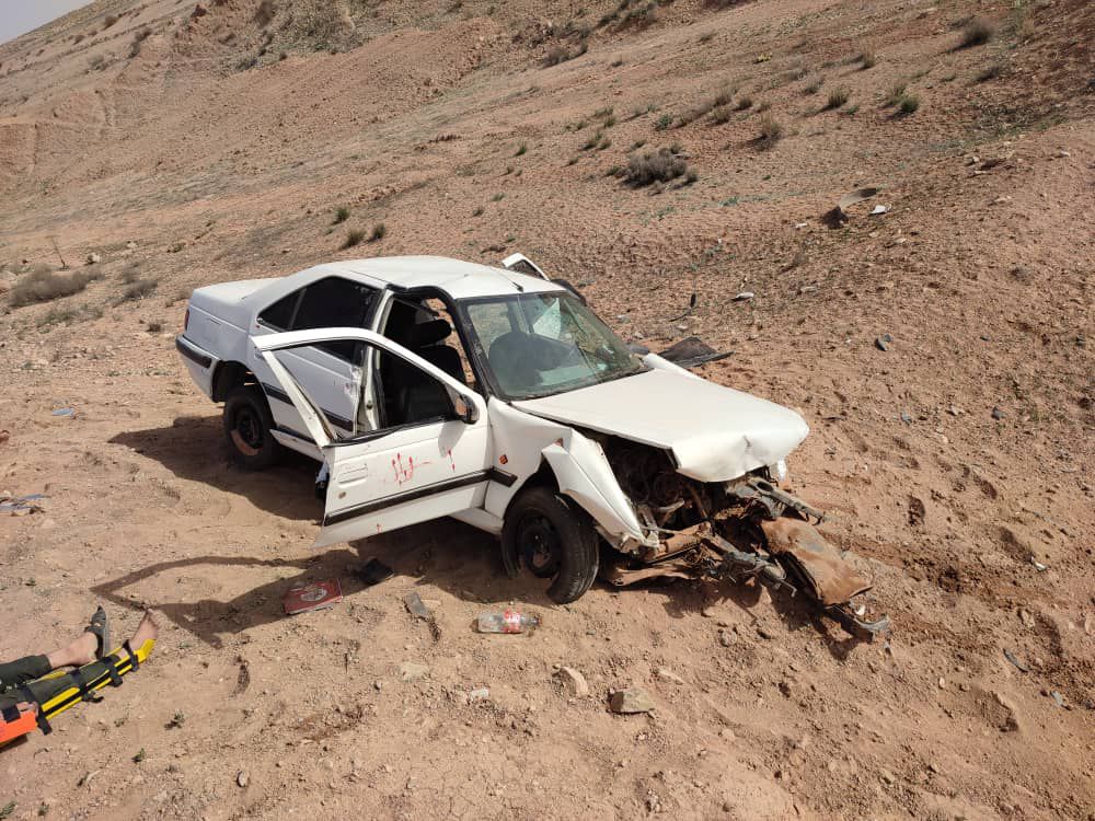 پنج مصدوم بدحال بر اثر واژگونی خودرو پژو پارس در محور میمه به دلیجان