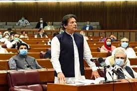 پذیرش حکم دادگاه عالی پاکستان توسط عمران خان