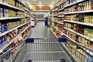 توزیع کالا‌های اساسی در بازار آبادان