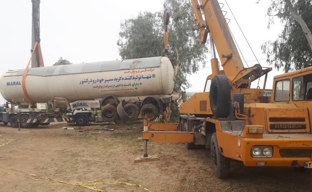 جابجایی تانکر واژگون شده حامل سوخت در مسیر دهلران به اندیمشک
