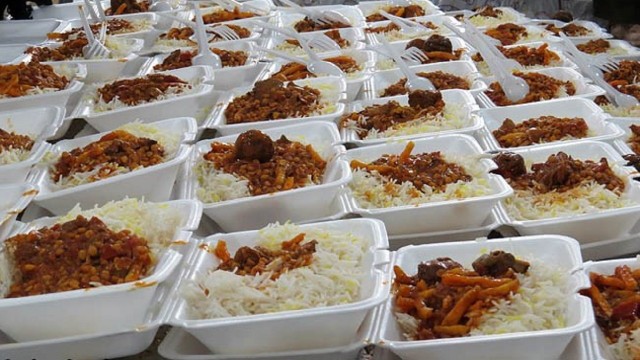 توزیع غذای گرم و بسته معیشتی در رودان
