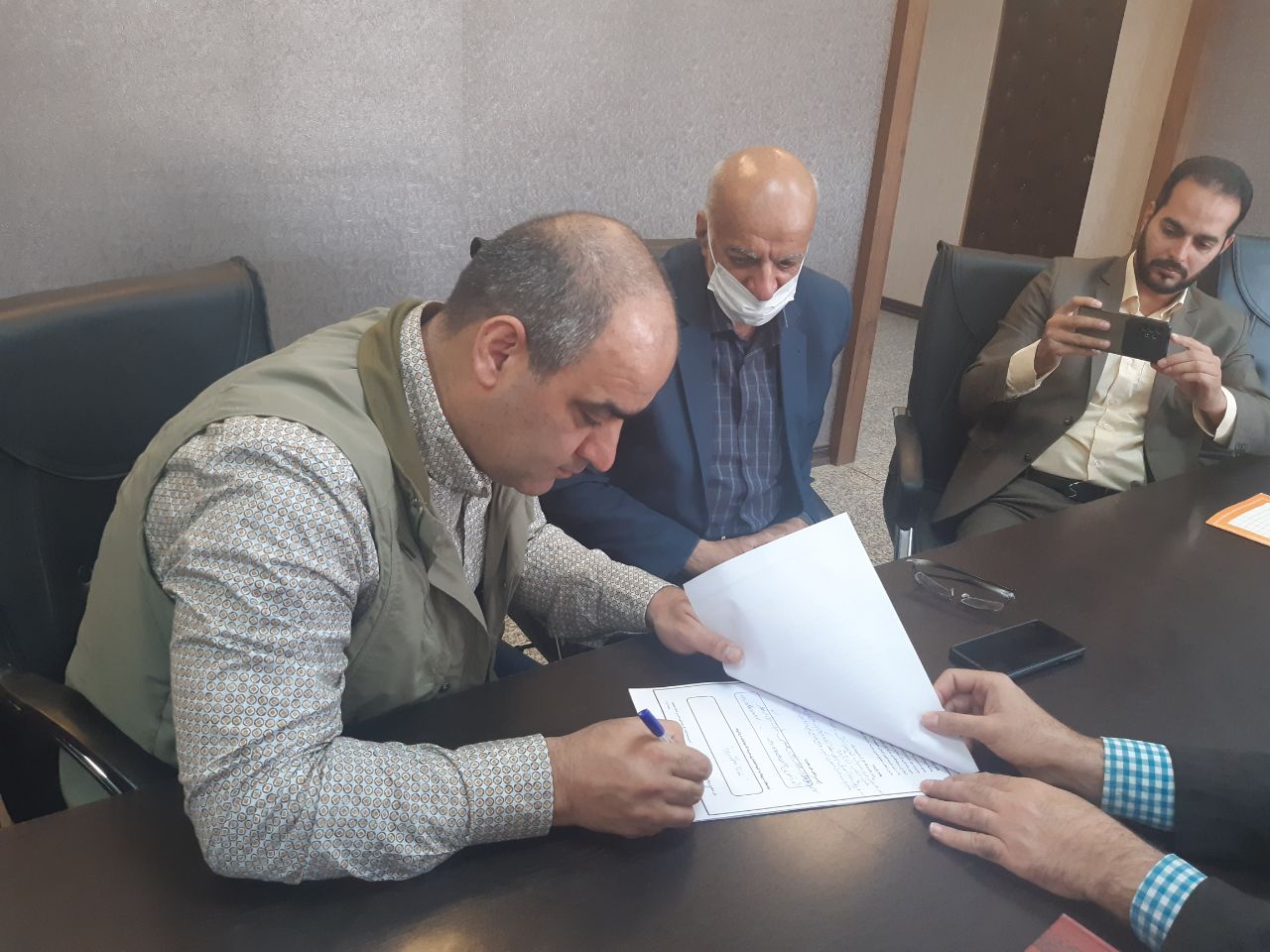 انعقاد قرارداد ساخت بزرگ‌ترین هنرستان نساجی شمال استان اصفهان در آران و بیدگل