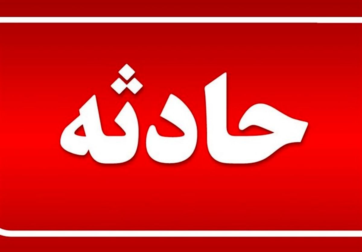 سقوط یک دستگاه نیسان وانت به دریا در بندرپهل