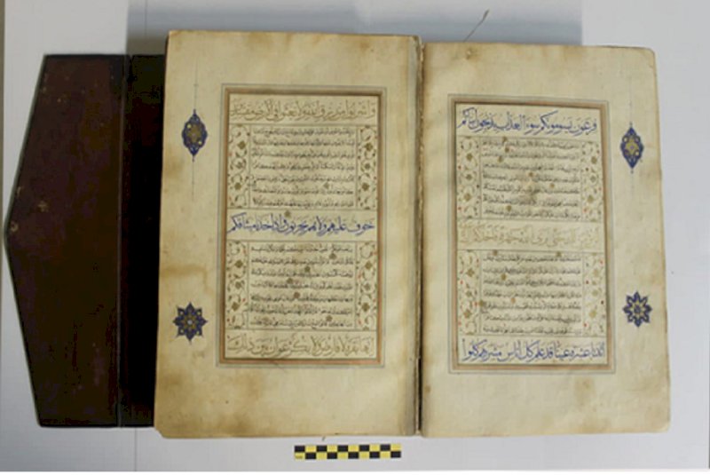 نمایش دو قرآن نفیس در موزه رضا عباسی
