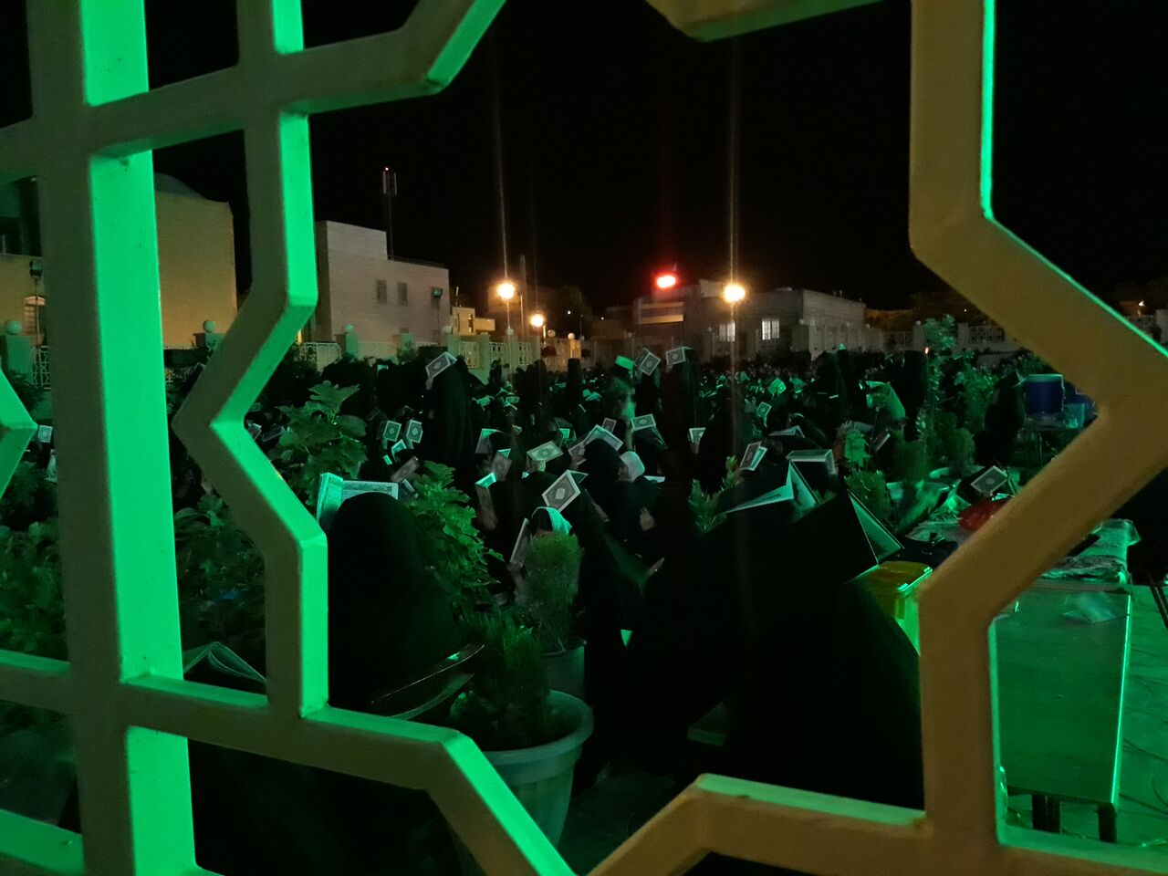 مردم سمنان دعا گویان ؛ ندای بک یا الله سر دادند