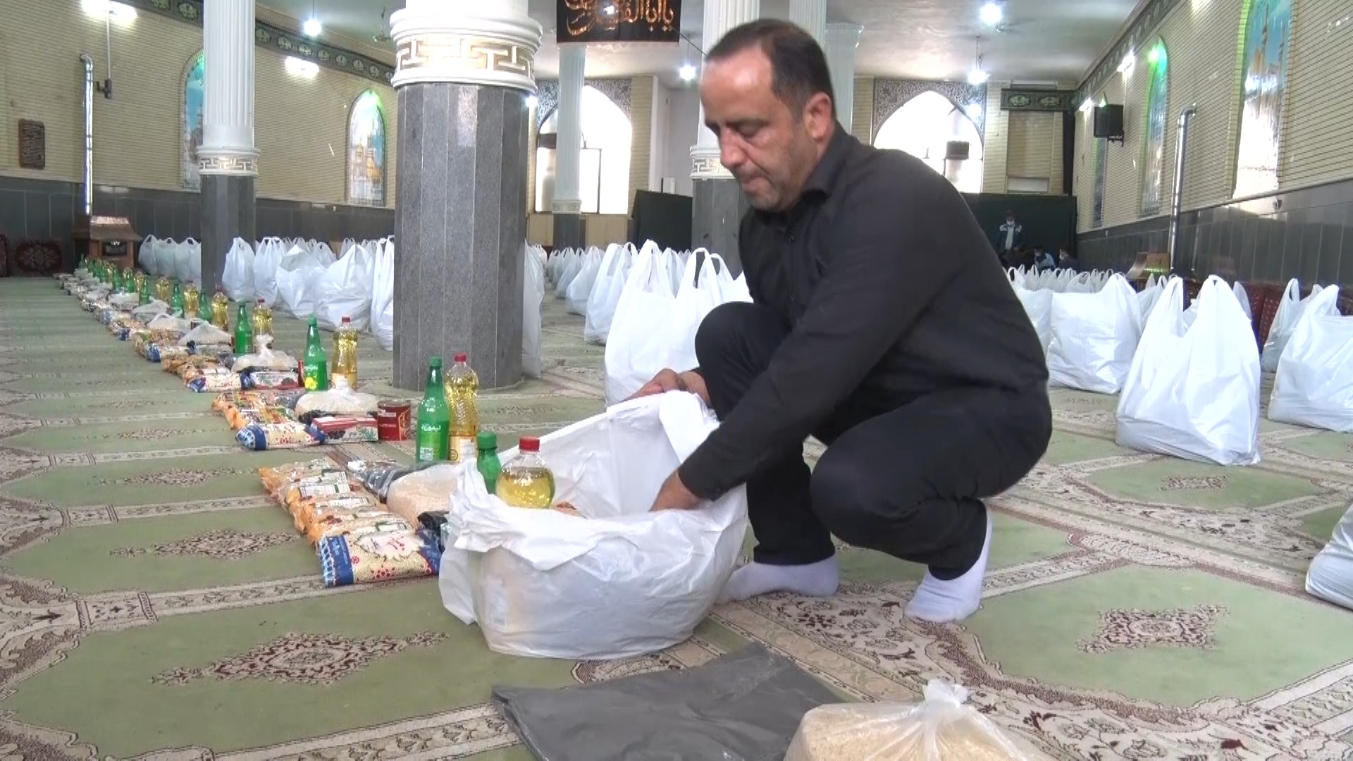 توزیع هزار سبد غذایی بین مددجویان کمیته امداد شاهین شهر و میمه