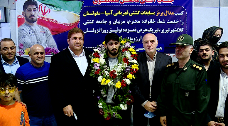 بازگشت مدال آور مسابقات کشتی آزاد آسیا به تبریز