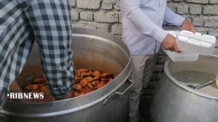 طبخ و توزیع غذای گرم بین نیازمندان لرستان