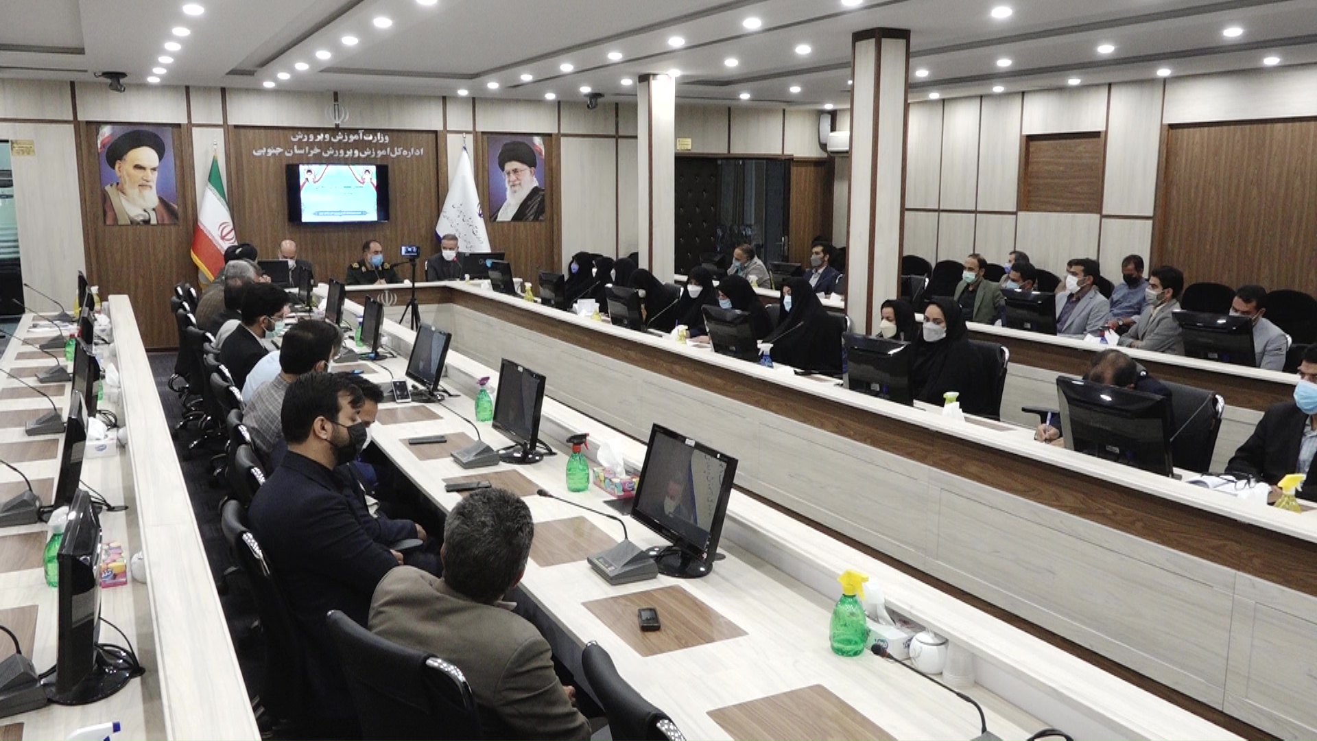 آموزش و پرورش، نقش هویت سازی در جامعه ایفا می‌کند