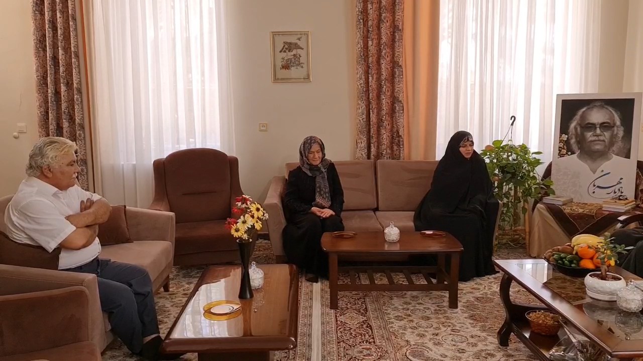 دیدار مسئولان خورو بیابانک با خانواده شهدا و معلمان