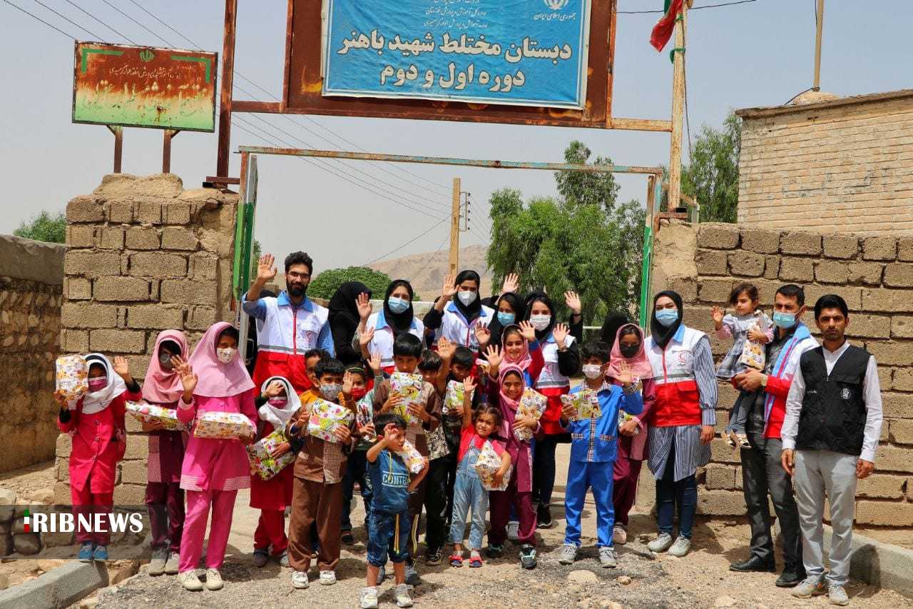 لبخند بر چهره کودکان اندیمشک با اجرای طرح چهل لبخند عکس