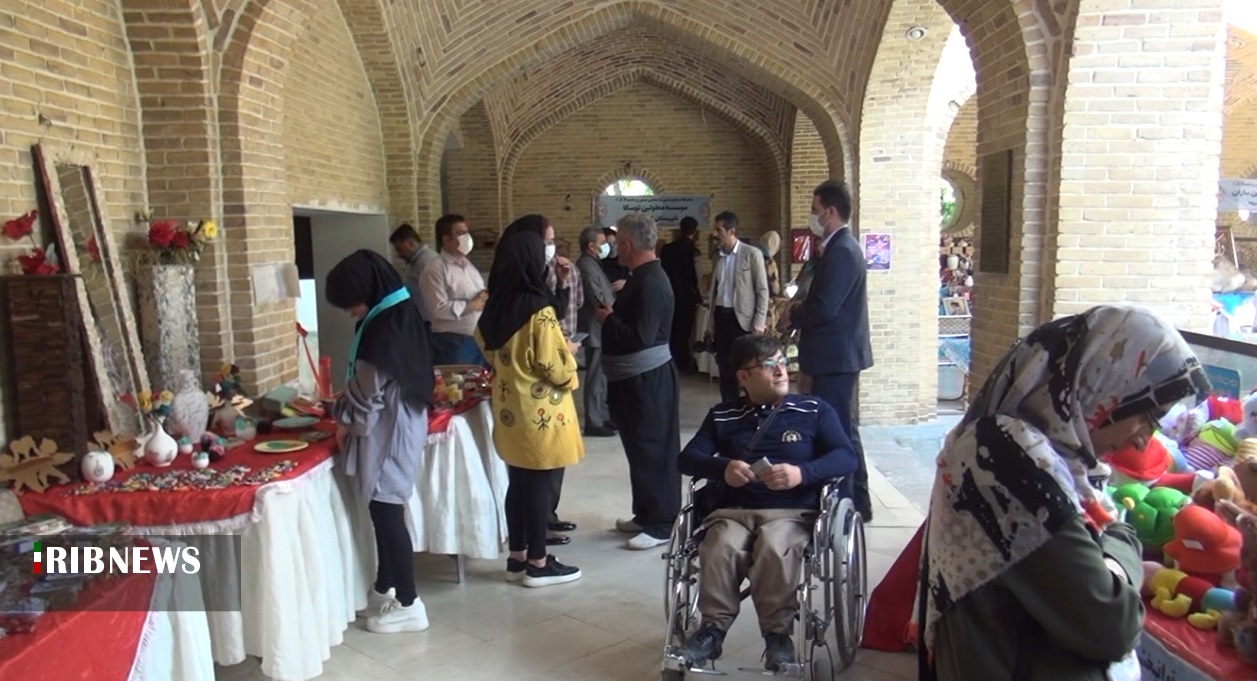 برپایی نمایشگاه آثار هنری معلولان کردستان